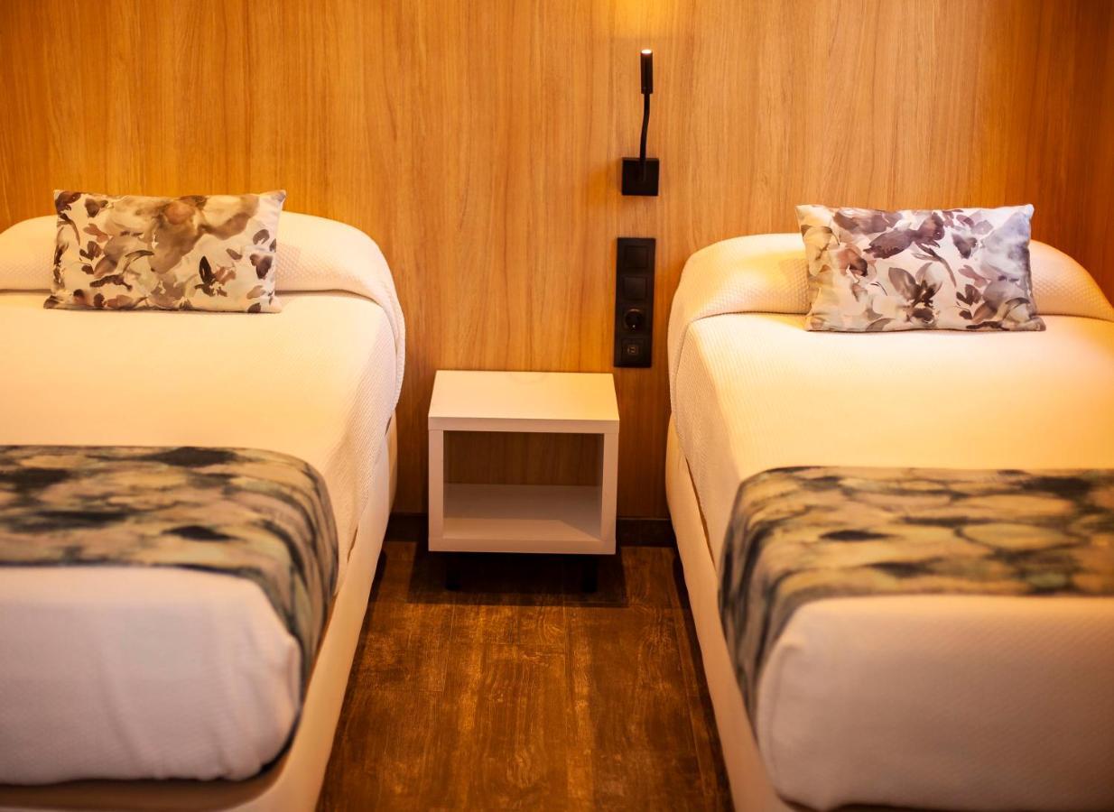 Hostal Sevilla Santa Justa - Adults Only Extérieur photo